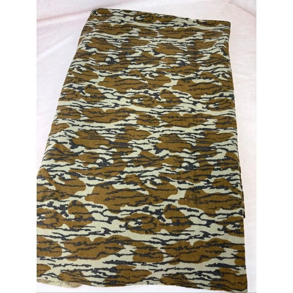 Vintage Realtree Style Camouflage Fabric Thick Fleece 54x64”